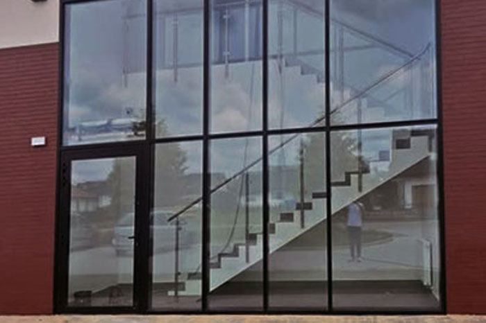 Glazen aluminium gevel