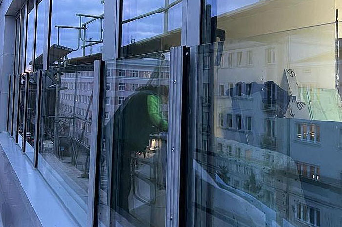 Okna z szklanym balkonem francuskim