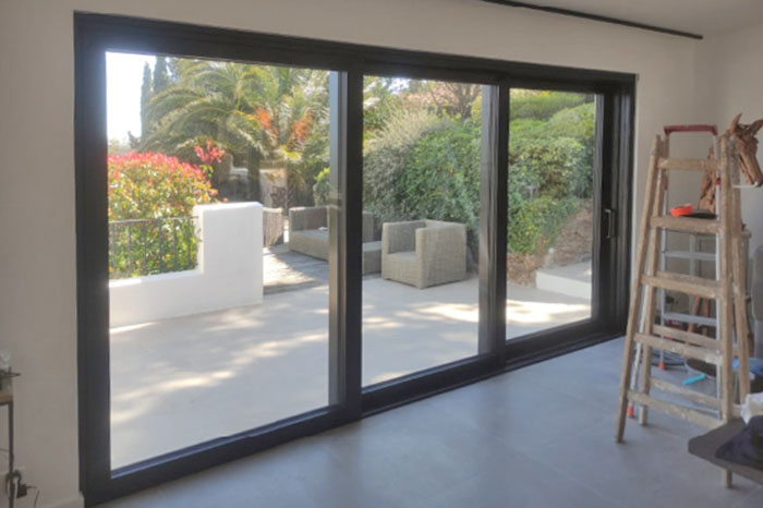 HS-deuren met uitzicht op de Franse Rivièra